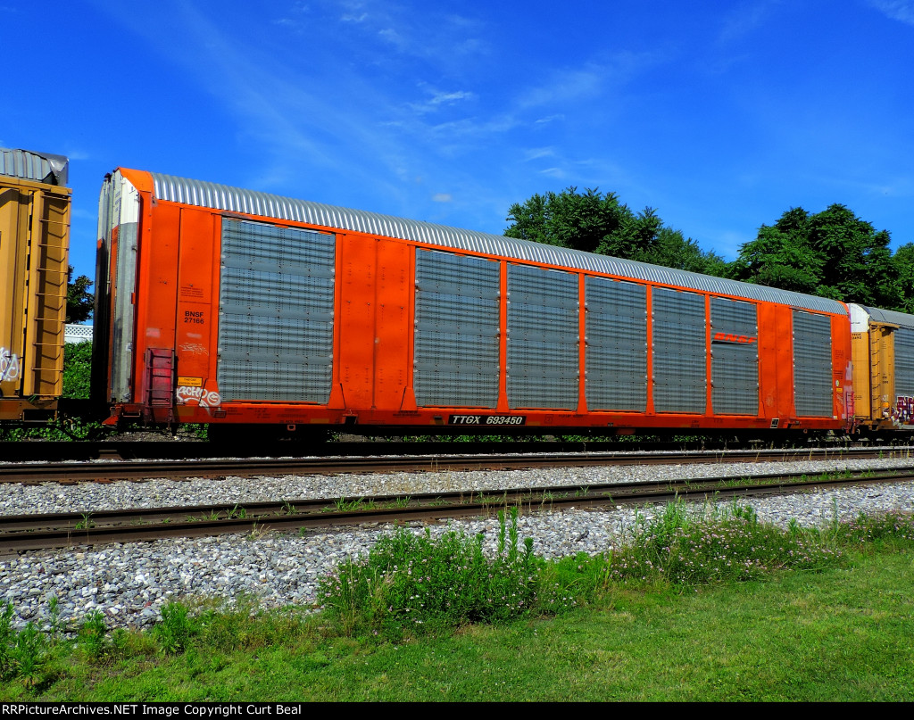 TTGX 693450 - BNSF 27166 